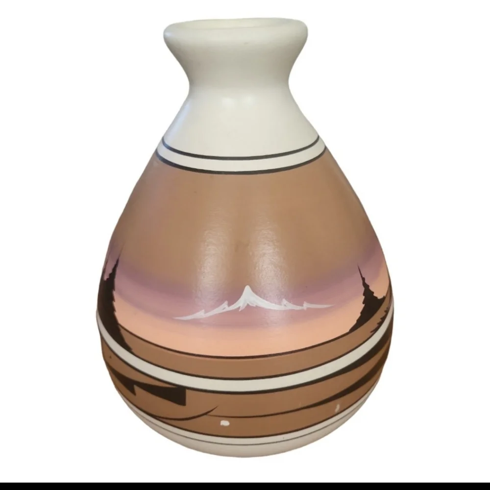 Vintage Navajo Mesa Desert Pottery Vase - Picture 7 of 9